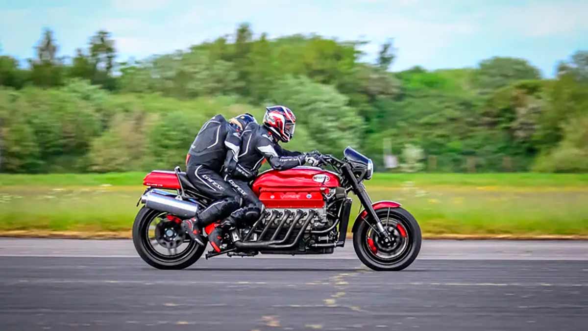 Con-un-motor-de-carro-la-motocicleta-Viper-V10-logro-un-nuevo-record-mundial-de-velocidad