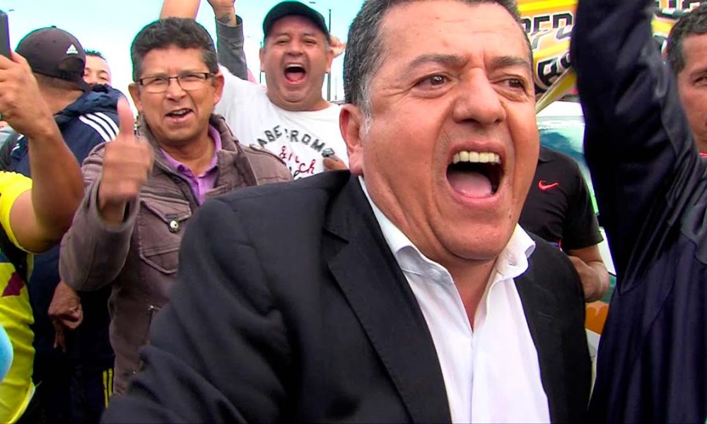Hugo-Ospina-lider-de-los-amarillos,-intenta-bloquear-a-Bogota-Afectacion-a-los-ciudadanos-por-el-paro-de-taxistas