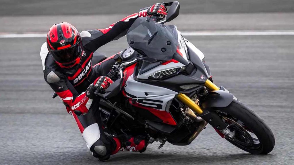 Lanzamiento-Nueva-Ducati-Multistrada-V4-RS-Touring-que-corre-como-Superbike-03