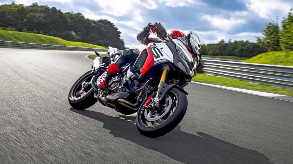 Lanzamiento-Nueva-Ducati-Multistrada-V4-RS-Touring-que-corre-como-Superbike-07