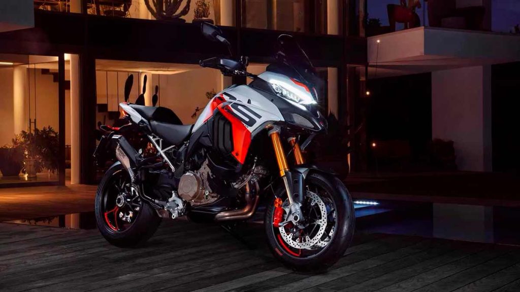 Lanzamiento-Nueva-Ducati-Multistrada-V4-RS-Touring-que-corre-como-Superbike-09