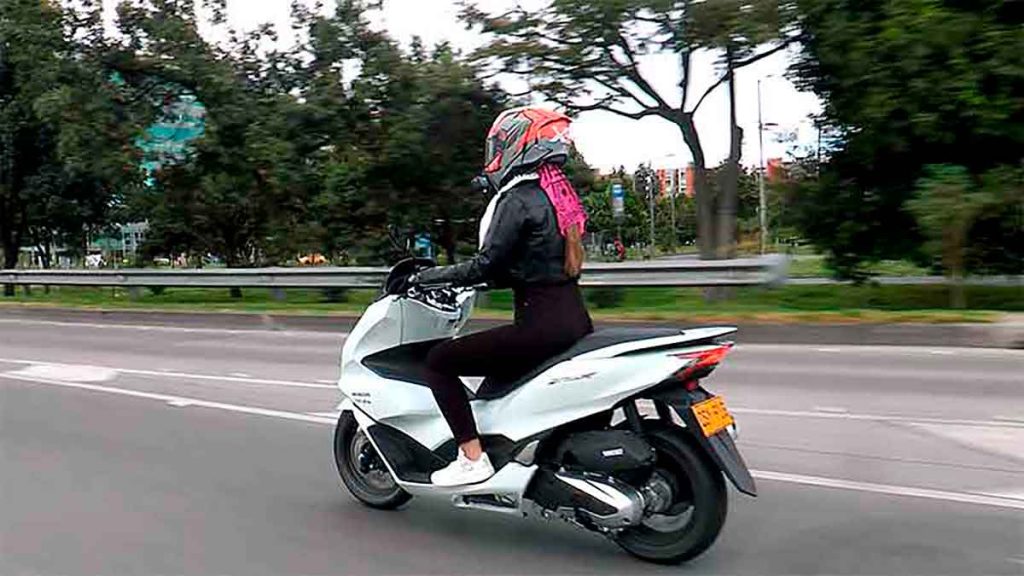 Prueba-Honda-PCX-160-ABS-2024-El-scooter-que-llega-a-destronar-los-del-segmento-por-que-06