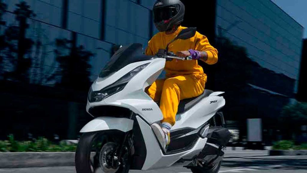 Prueba-Honda-PCX-160-ABS-2024-El-scooter-que-llega-a-destronar-los-del-segmento-por-que-20
