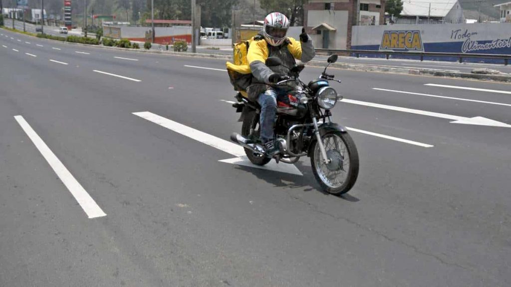Atencion-Si-no-lo-cumplen-no-trabajas-en-moto-Protocolo-para-motociclistas-establece-las-normas-para-trabajo-en-Colombia-01