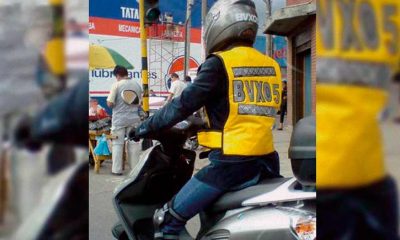 Atencion-Volvera-el-chaleco-reflectivo-con-placa-para-los-motociclistas-en-Colombia