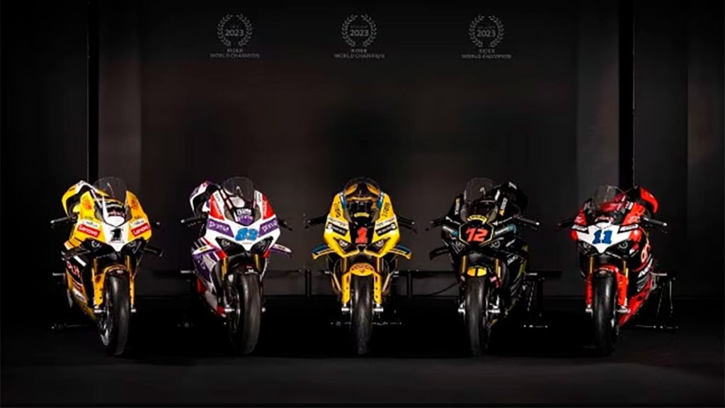 Ducati-Panigale-Racing-&-World-Champion-Replica-2023-Edicion-Limitada-5-regalos-para-Navidad-Con-cual-se-queda-01