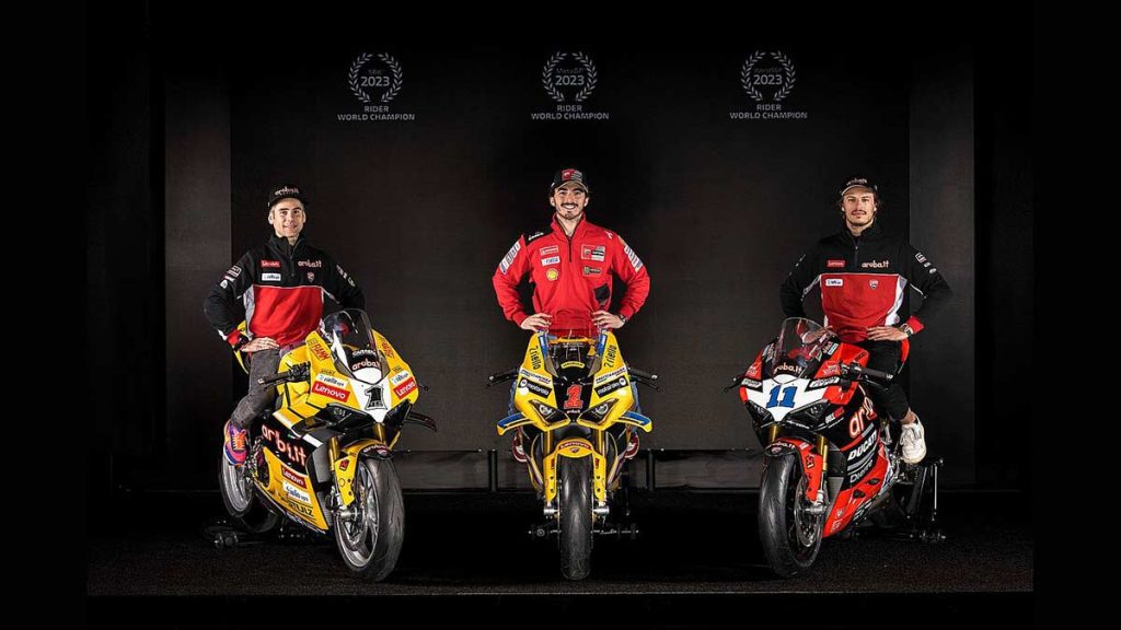 Ducati-Panigale-Racing-&-World-Champion-Replica-2023-Edicion-Limitada-5-regalos-para-Navidad-Con-cual-se-queda-09