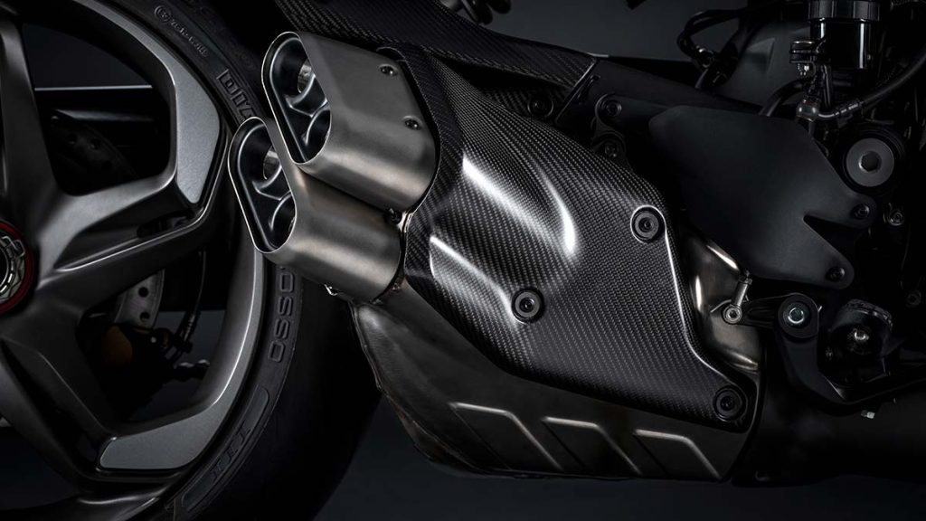 NOVEDAD-Ducati-saco-la-Diavel-for-Bentley-by-Mulliner-Precio-13