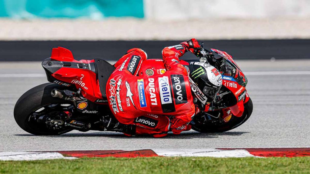 Interesante-MotoGP-2024-Arranca-con-combustibles-sostenibles-para-bajar-la-huella-de-carbono-02