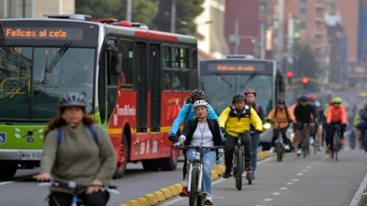 Pilas-Ya-se-determino-el-dia-sin-carro-y-sin-moto-en-Bogota-2024-A-montarse-en-el-Transmilenio-o-en-la-bicicleta